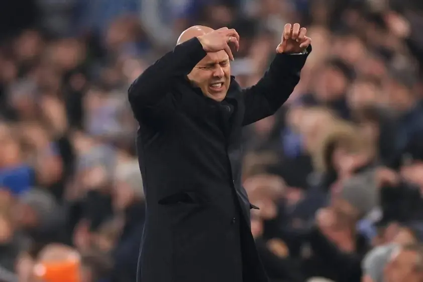 “Hàng thủ lung lay, Liverpool nhận tin nhắn từ ‘đá tảng’ tuyển Anh”