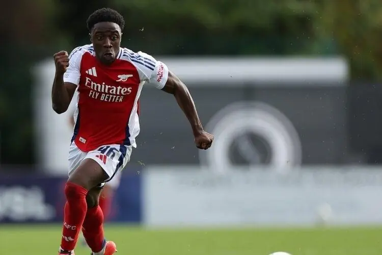 Arsenal sở hữu ‘báu vật’ với phong cách giống Patrick Vieira