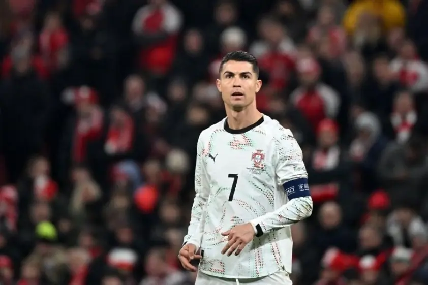 Ronaldo khiến CĐV đối thủ xôn xao khi kêu gọi… la ó mình