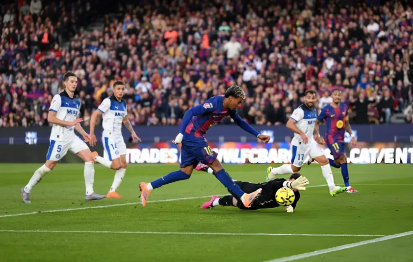 Yamal tỏa sáng, Barca vượt mặt Real Madrid trên bảng xếp hạng