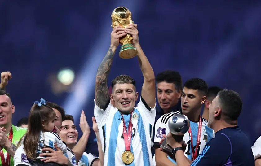 Chưa thi đấu phút nào, tại sao MU lại bất ngờ tập luyện với Messi?