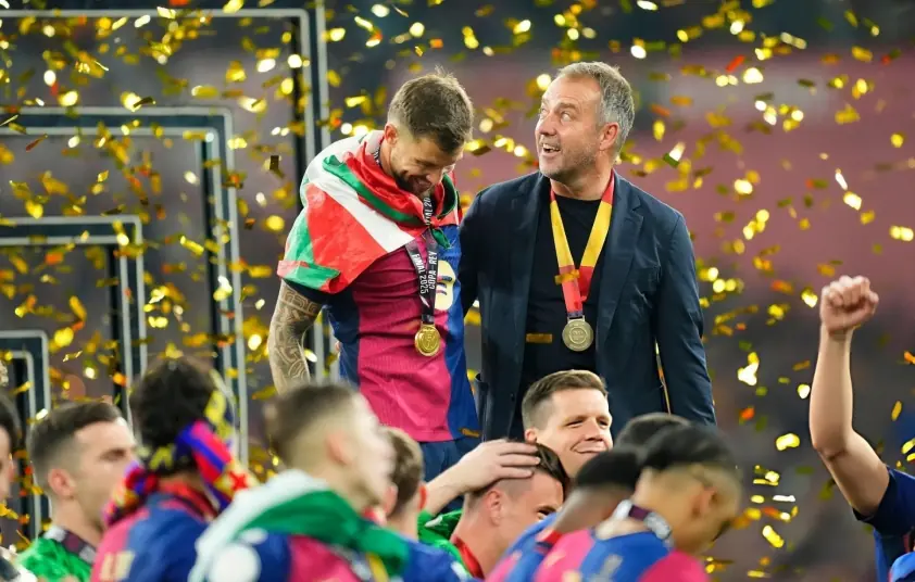 NÓNG: HLV Hansi Flick có ý định rời Barcelona