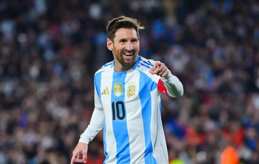 Messi nhận tin xấu không thể tệ hơn từ ĐT Argentina