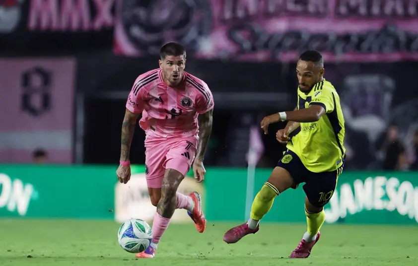 HLV Javier Mascherano tiết lộ điều bất ngờ về Messi