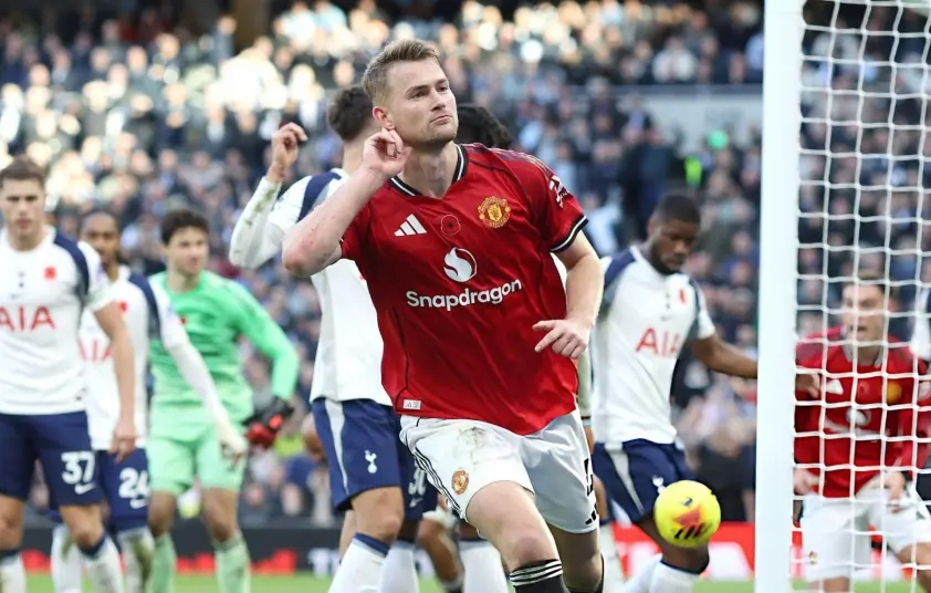 “Tiền đạo 1m95 gửi tin vui không thể tốt hơn đến MU”