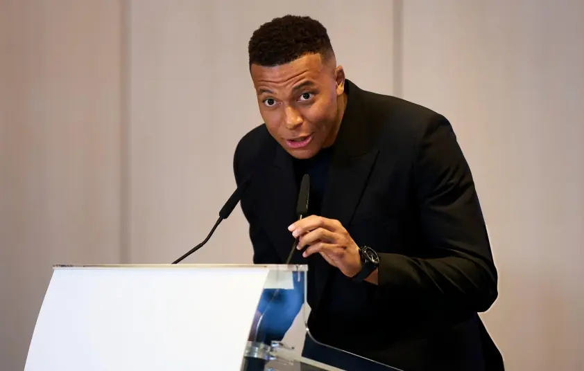 Mbappé chia sẻ thật về Real sau khi nhận Chiếc giày vàng