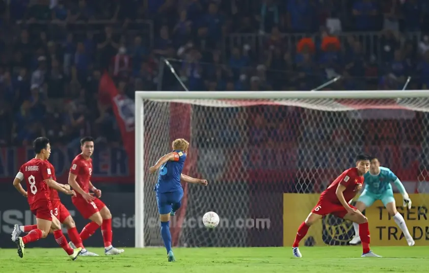 HLV Thái Lan ca ngợi ‘hung thần’ của ĐT Việt Nam là cầu thủ xuất sắc nhất