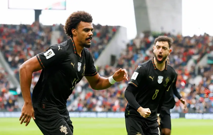 HLV Bồ Đào Nha chia sẻ thẳng về Ronaldo sau khi giành vé World Cup