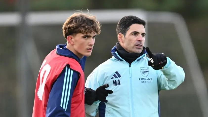 Thần đồng Arsenal lập kỷ lục ấn tượng tại Champions League