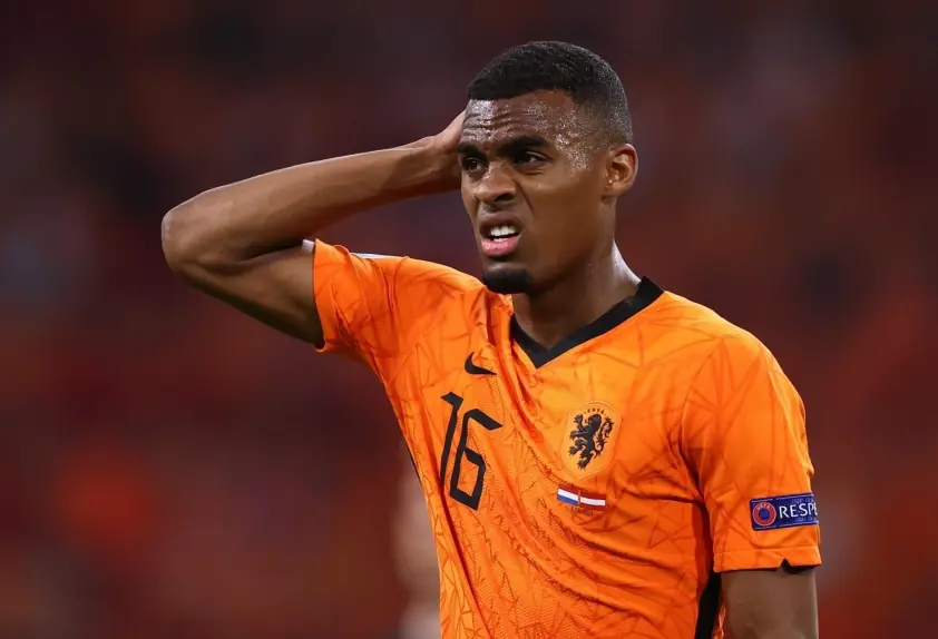 “Liverpool được gợi ý chiêu mộ ngôi sao thay thế Van Dijk”