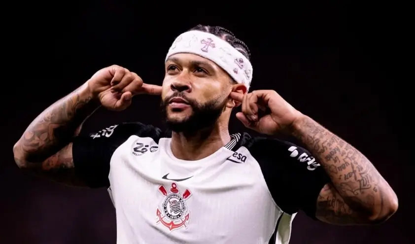 Cựu sao Man United khiến đội bóng mới đứng trước nguy cơ phá sản