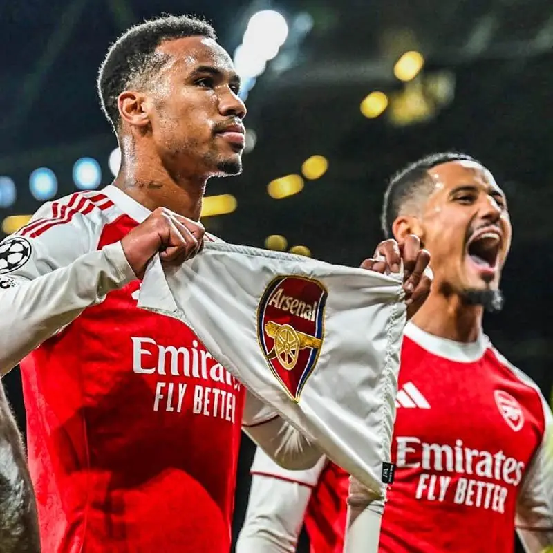 Arsenal tiệm cận ngôi vương Ngoại hạng Anh