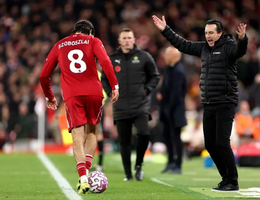 “‘Chàng trai đẹp’ Liverpool làm HLV đối thủ nổi giận với pha xử lý khéo léo”