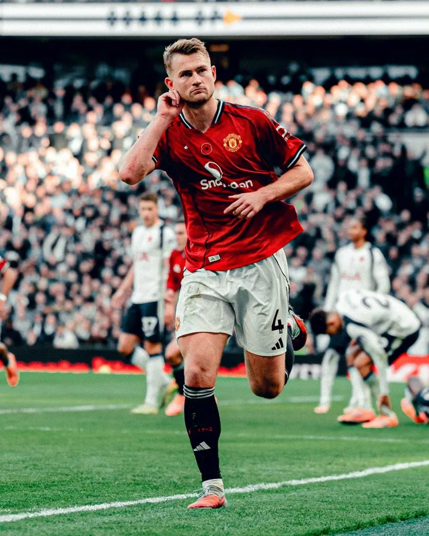 De Ligt: ‘MU xứng đáng với nhiều hơn 1 điểm trước Tottenham’