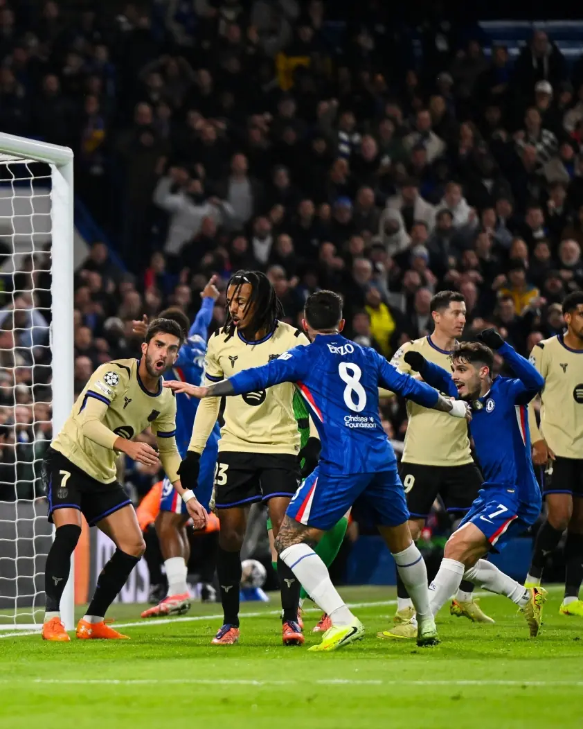 “Barca bị trọng tài ‘cướp’ bàn thắng trong thất bại trước Chelsea?”