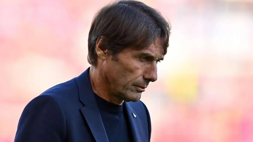 HLV Antonio Conte bất ngờ rời ghế tại Napoli
