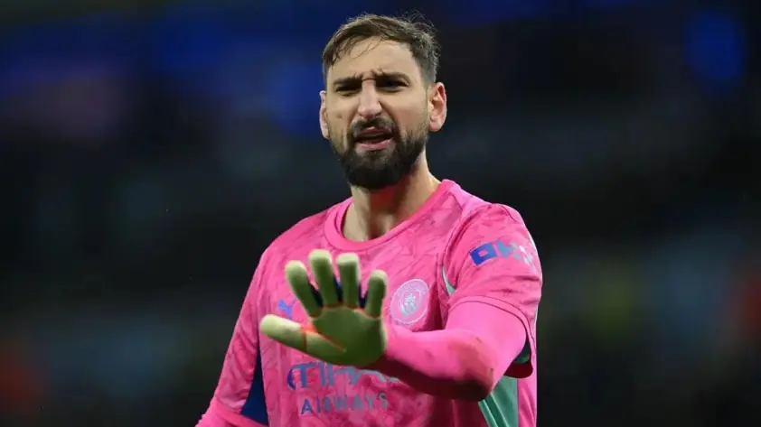 HLV Leeds cáo buộc Donnarumma ‘chơi xấu’ để cứu Man City