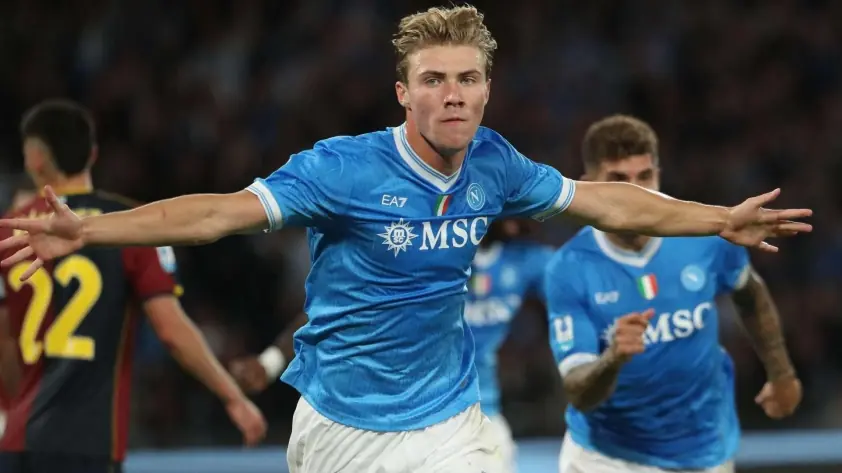 Sesko chấn thương, MU có nên gọi Hojlund trở lại?