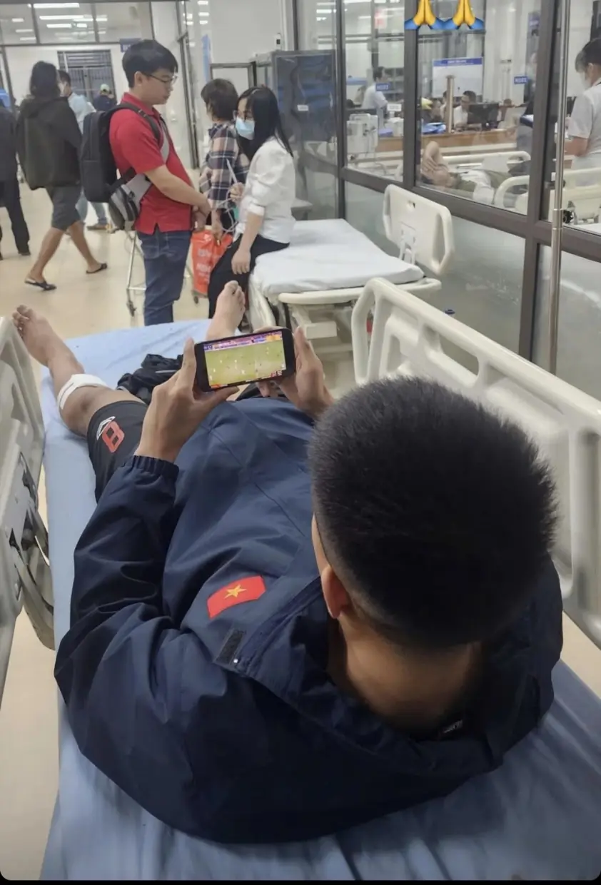 Việt kiều Trần Thành Trung mang tin vui đến HLV Kim Sang Sik tại SEA Games 33