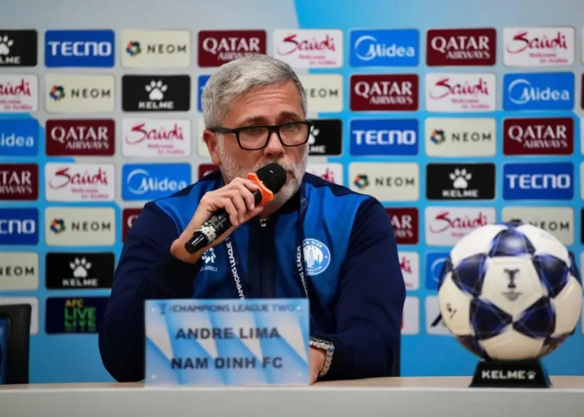 HLV Brazil: Trọng tài đã cướp bàn thắng của Nam Định!