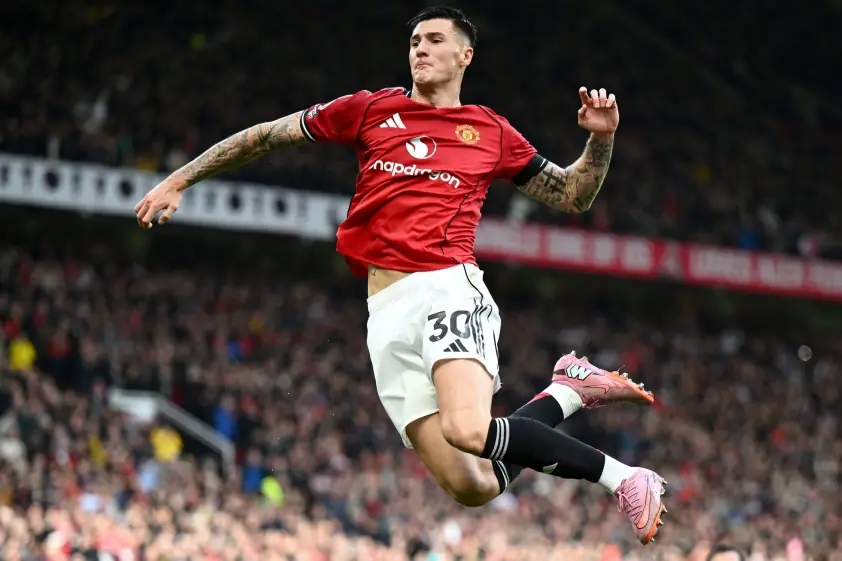 Alan Shearer chỉ trích bản hợp đồng ấn tượng của Man Utd