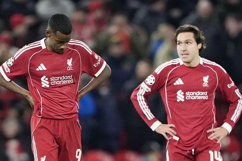 Liverpool đối mặt nhiều vấn đề nghiêm trọng sau thảm bại trước PSV