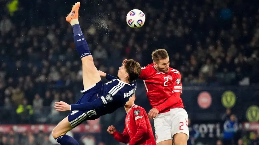 Napoli đưa ra mức giá bán McTominay cho MU