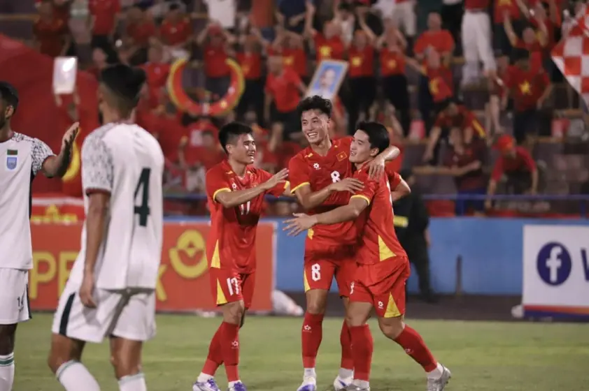 HLV Kim Sang Sik được khen ngợi trên báo Indonesia