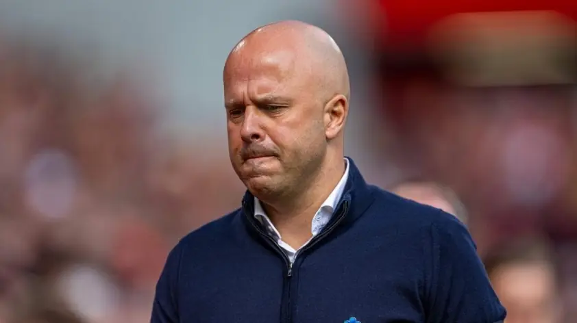 Arne Slot lên tiếng về bàn thắng bị hủy của Van Dijk