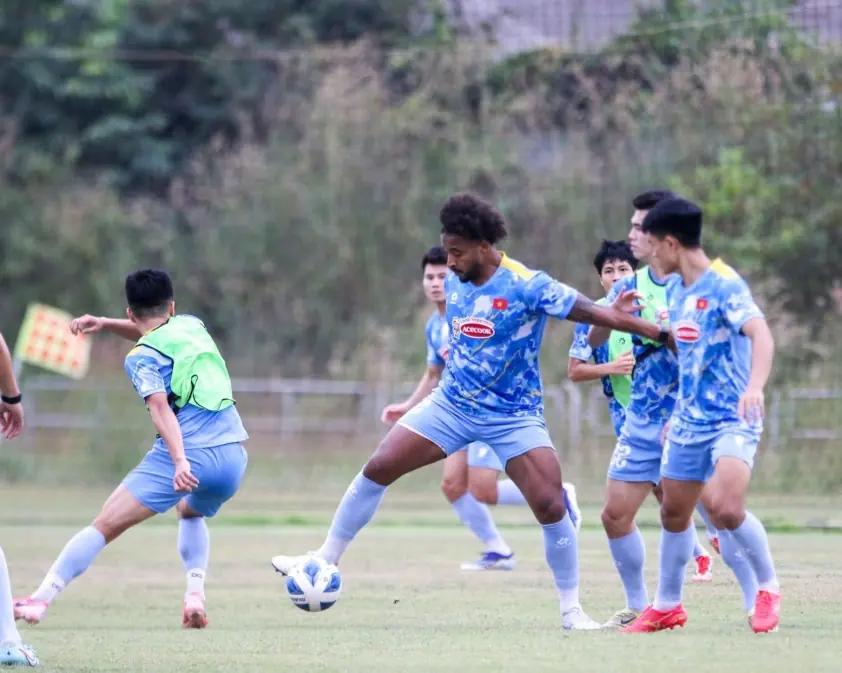 Hài Long chia sẻ chiến lược giúp ĐT Việt Nam vượt Lào