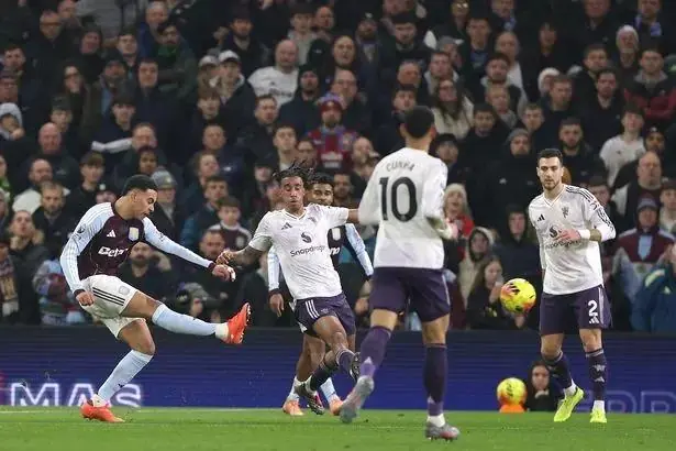 Vòng 17 Ngoại Hạng Anh: Top 3 hình thành, MU tiếp tục gây thất vọng