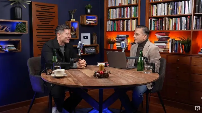 Lewandowski: ‘Barca từng nhờ tôi không ghi bàn vì hết tiền’