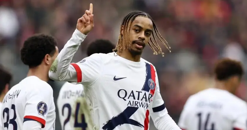 Chuyển nhượng MU 8/12: Amorim mừng đón trung vệ hàng đầu, Ugarte sẽ ra sao?