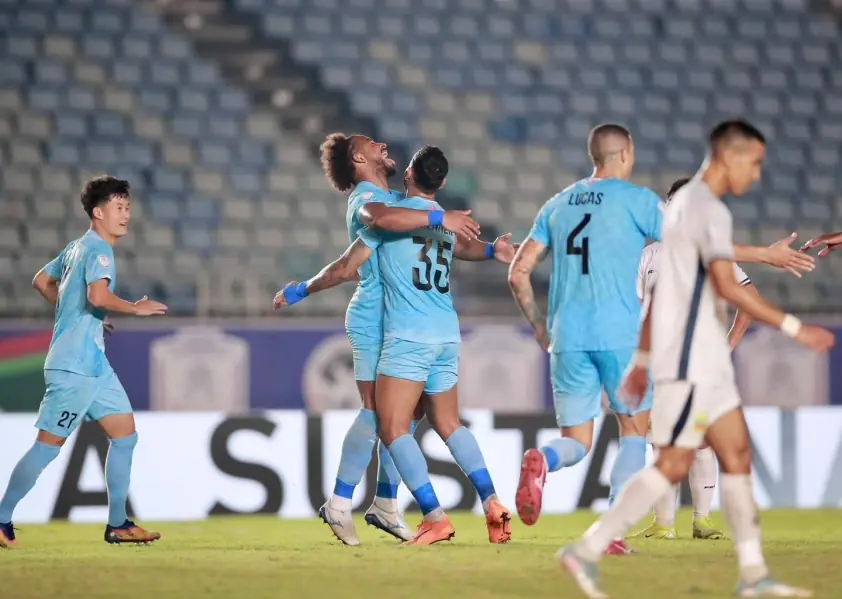 “CĐV Malaysia phản ứng mạnh khi Xuân Sơn ghi hat-trick ấn tượng”