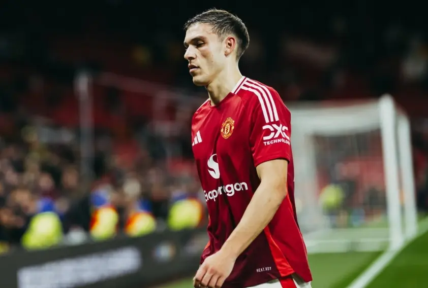 CĐV MU yêu cầu bán cầu thủ sau thất bại trước Aston Villa