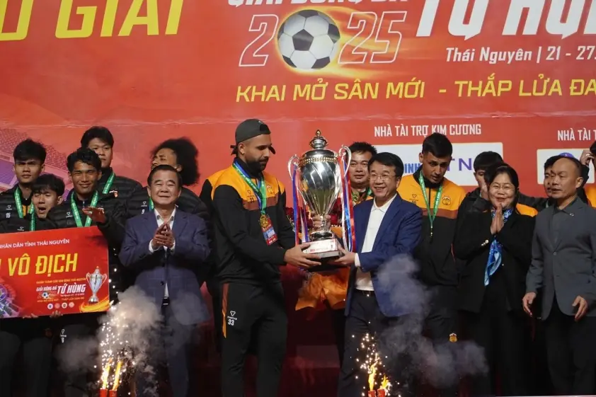 HAGL lên ngôi vô địch tại sân vận động 500 tỷ mới khánh thành