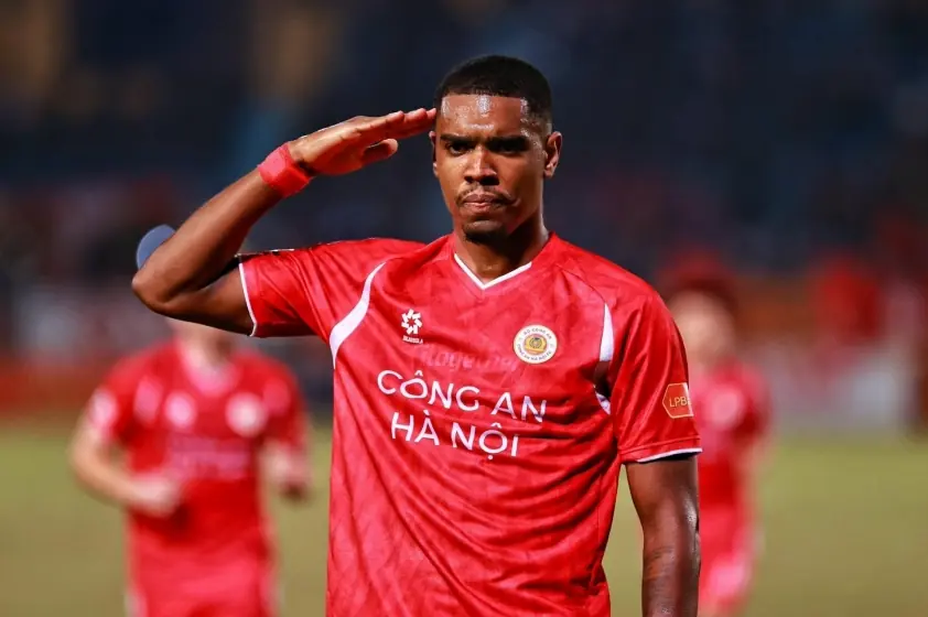 “Tiền đạo Brazil vui mừng nhận danh hiệu cao quý tại Việt Nam”