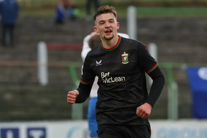 Tiền đạo người Anh chính thức gia nhập bóng đá Việt Nam