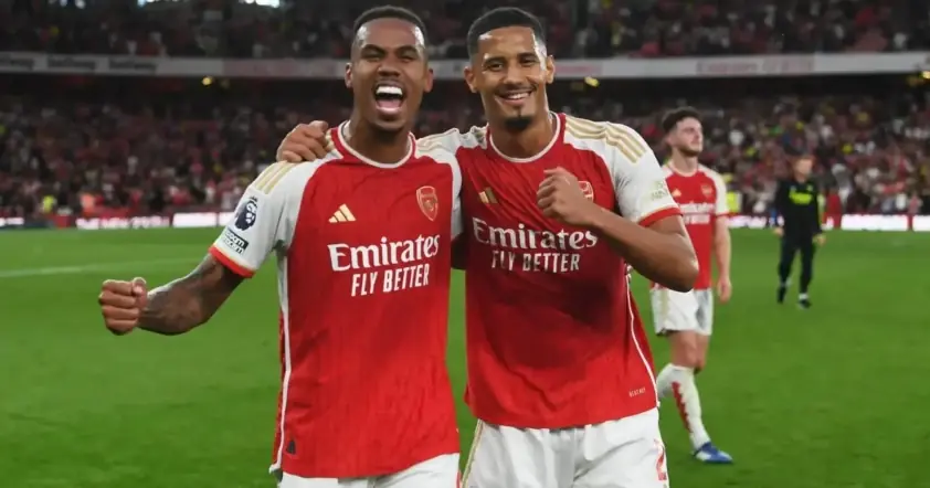 Arsenal lại ‘gặp ác mộng’ với hàng phòng ngự yếu kém