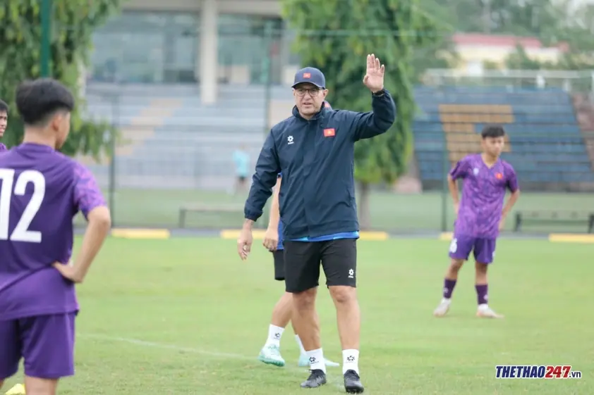 HLV Brazil chia sẻ dự định tương lai sau khi Việt Nam loại Malaysia