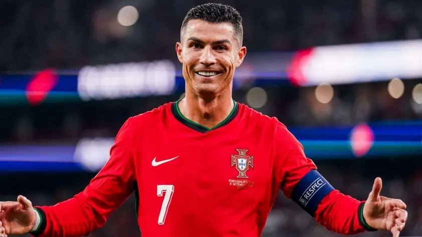 Ronaldo tiến gần 1000 bàn thắng!