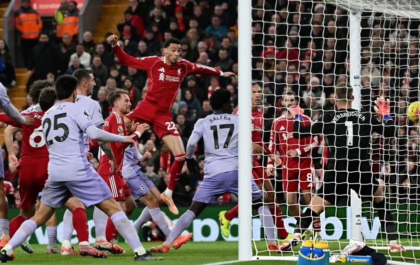Ekitike tỏa sáng, Liverpool dễ dàng đánh bại Brighton