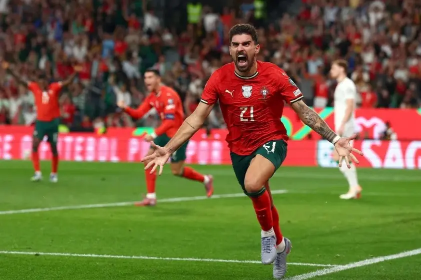 MU đối diện nguy cơ lớn: Ông lớn châu Âu muốn ‘cướp’ mục tiêu số 1