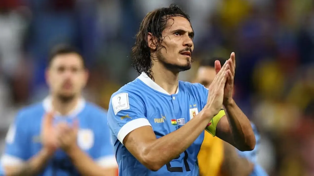 Huyền thoại Edinson Cavani chính thức tuyên bố giải nghệ