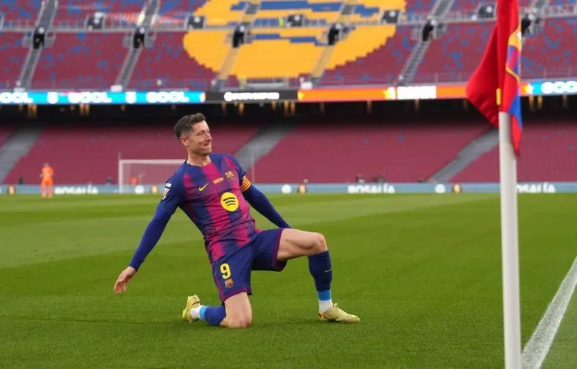 “Barca quyết tâm giữ chân Lewandowski”