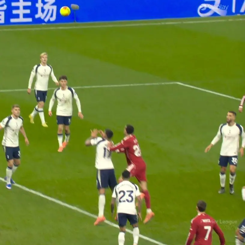 HLV Tottenham tức giận với trọng tài sau thất bại trước Liverpool