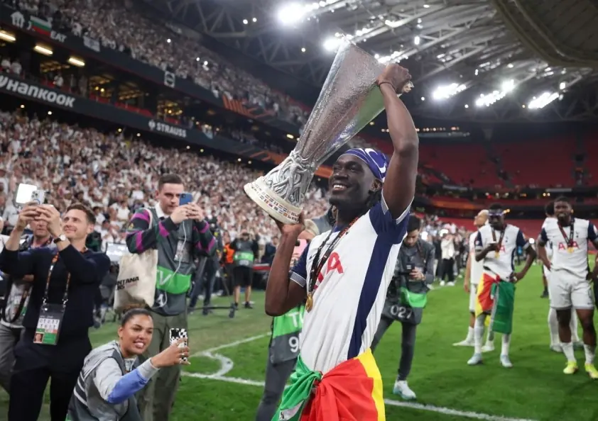 Cầu thủ Tottenham bị phạt nặng lần thứ 3 vì doping