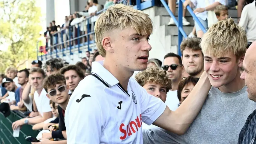 “Sao mai Bỉ được khuyên tránh xa Ngoại hạng Anh”