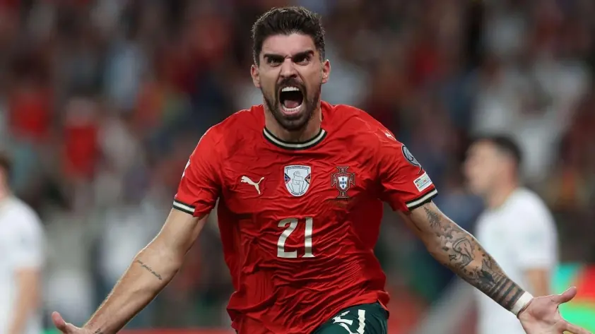 “MU hụt hẫng khi tiền vệ chuyển hướng không như mong đợi”