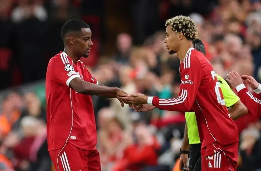 “Nửa năm trôi qua, bom tấn kỷ lục của Liverpool sắp bị ‘đuổi’?”